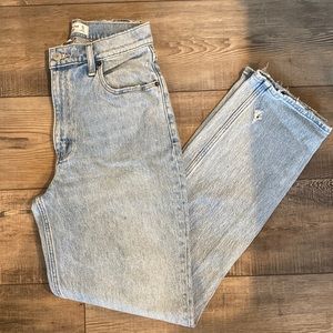 Abercrombie 90s Straight Ultra High Rise Curve Love - size 27